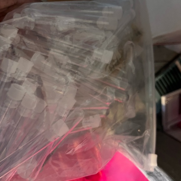 Box of lashes packaging and other items - Picture 5 of 10